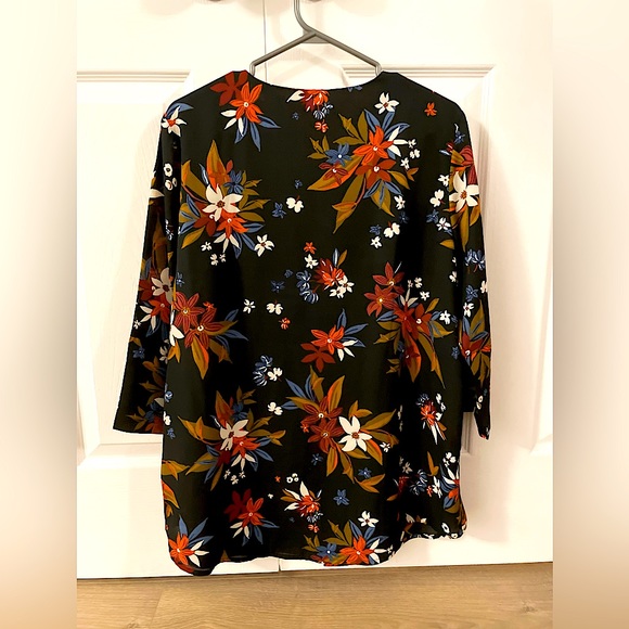 Floral Plus Size Top - Picture 2 of 2